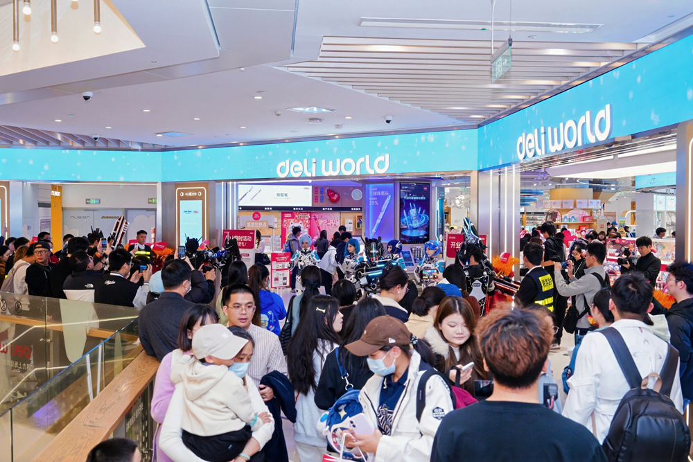 1-纵横上海品牌旗舰店开业现场.jpg